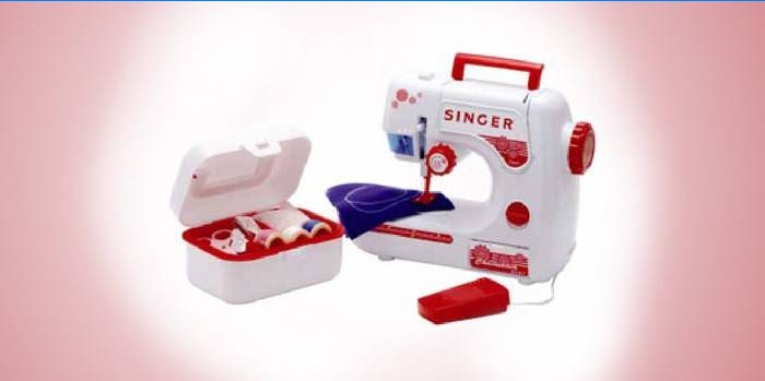 Singer Junior na baterie