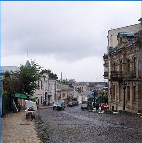 Andriyivskyi Uzviz - historia i nowoczesność najciekawszej ulicy Kijowa